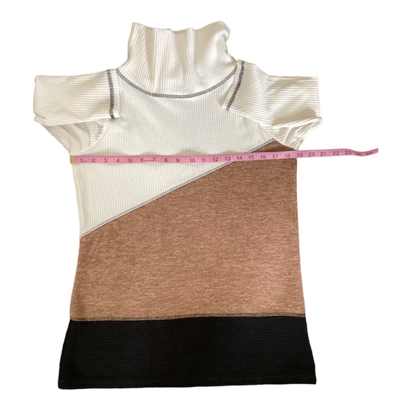 Onque Casual 3/4 Sleeve Tunic Turtleneck Sweater Ivory Brown Black Small EUC - Picture 8 of 8